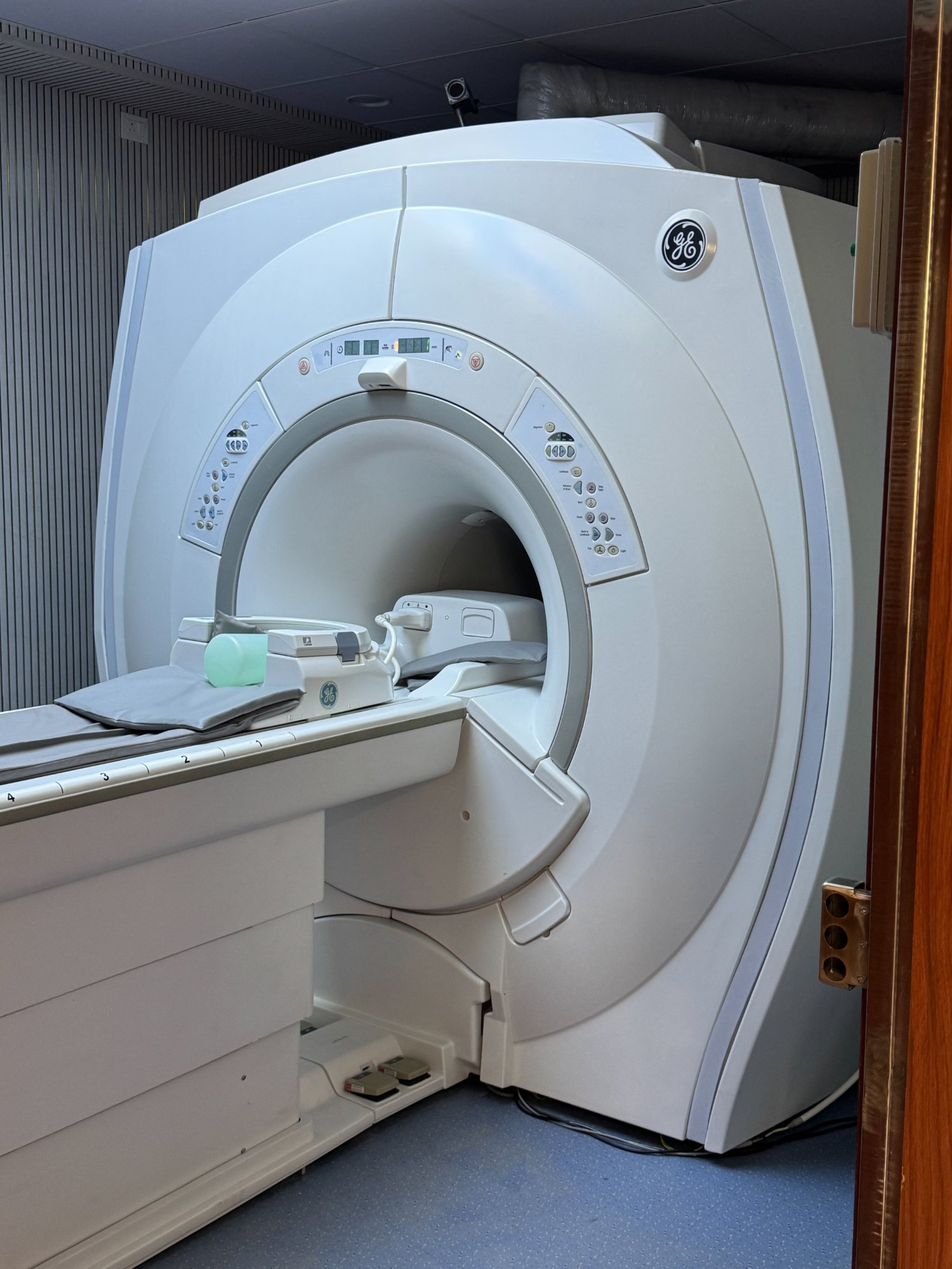 GE MRI machine at Adhiraj Imaging Delhi